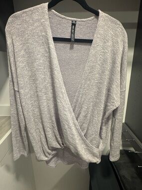 Design Lab Lord & Taylor Light Gray V-Neck Faux Wrap Sweater